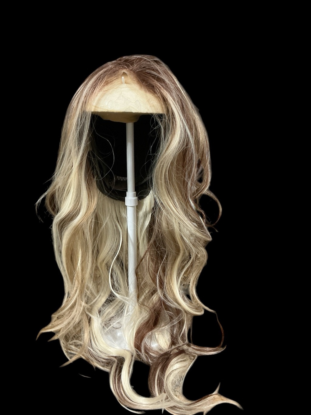 Chelsey Smith Crowns Blonde Balayage Long Wavy Wig - Natural Blonde